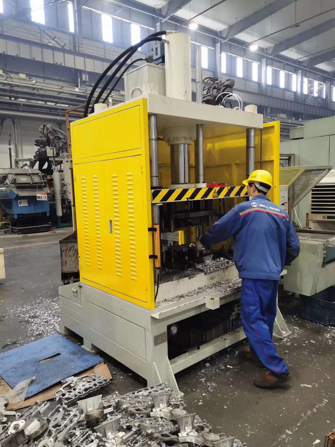 浙江杭州鋁制品沖邊機 